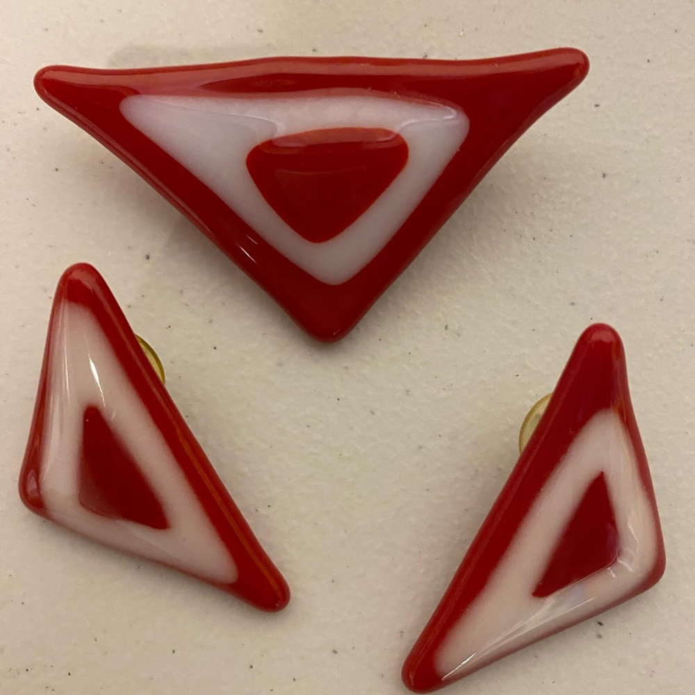 Vintage Fused Glass Elegant Red and White Triangle Brooch Set